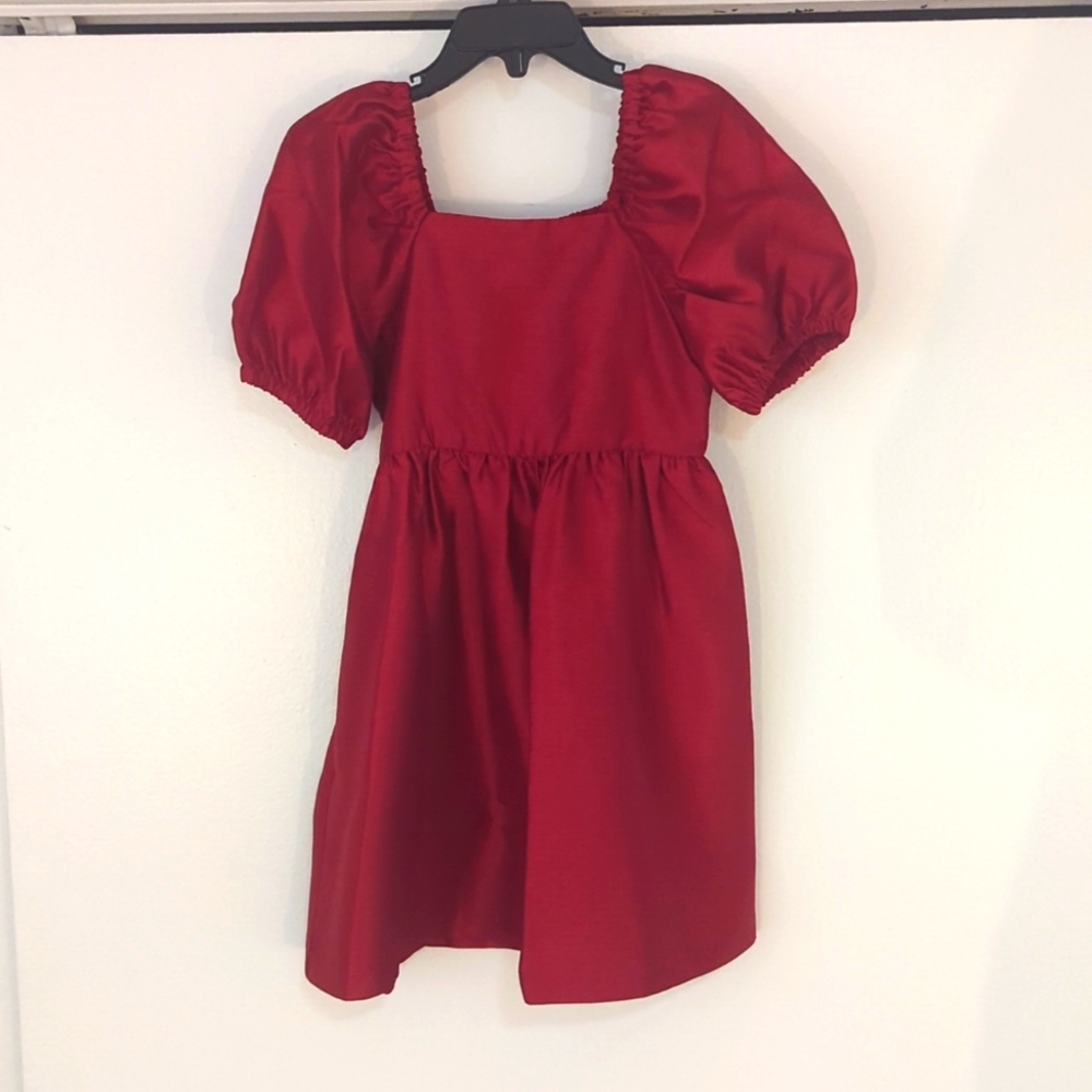 Girl's size 5 Holiday dress with pockets!